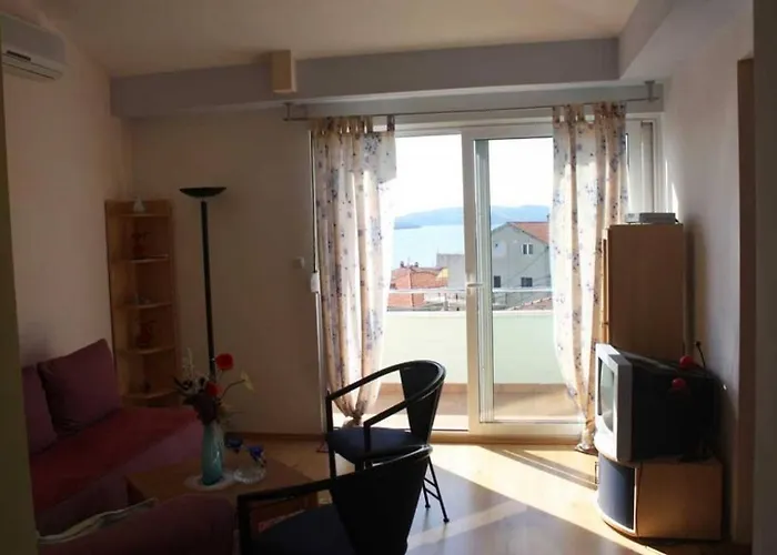 In With Sea View, Terrace, Air Conditioning, Wifi 4328-5 * Трогир